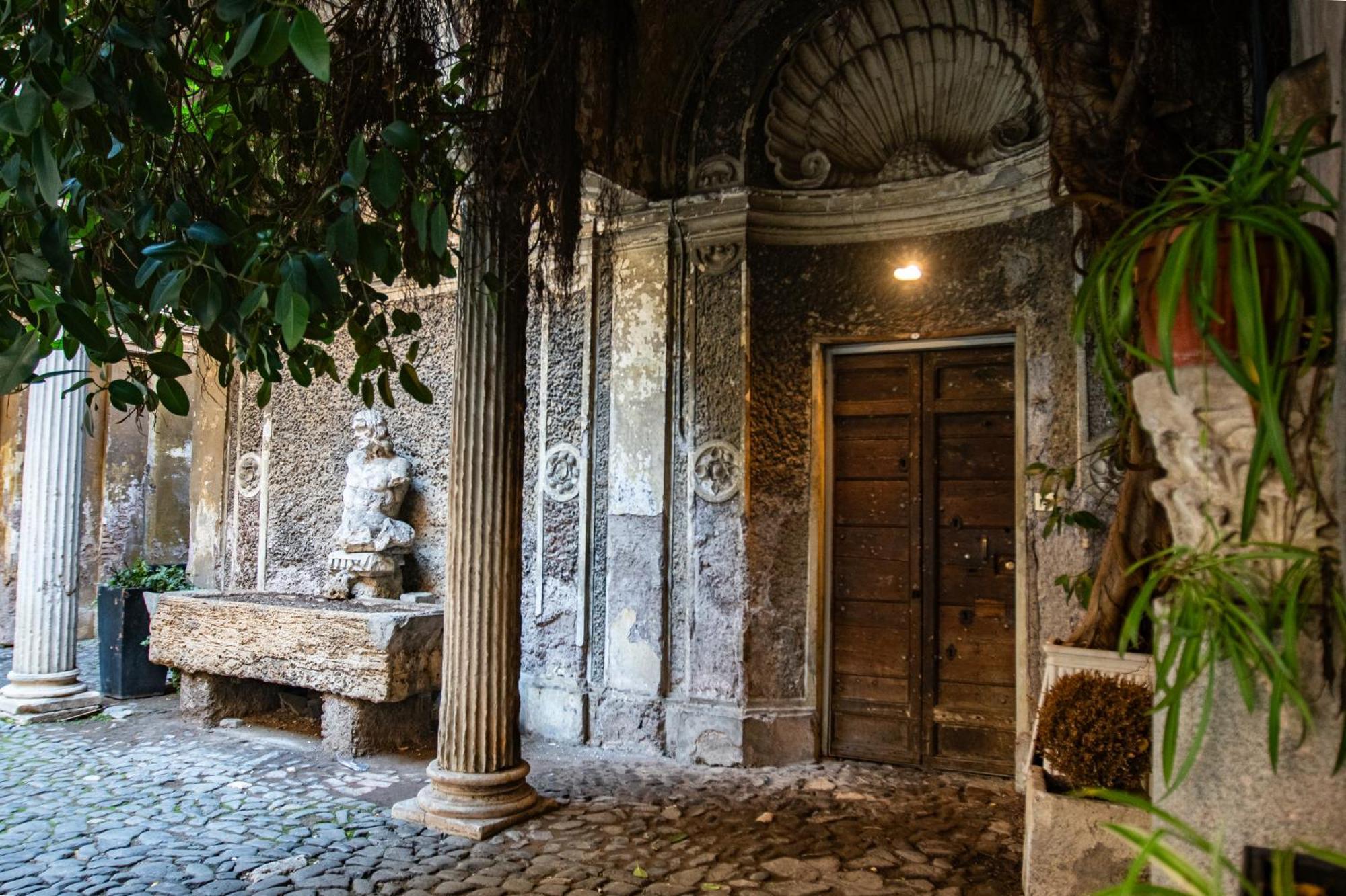 Historical Palace With Large Terrace Appartamento